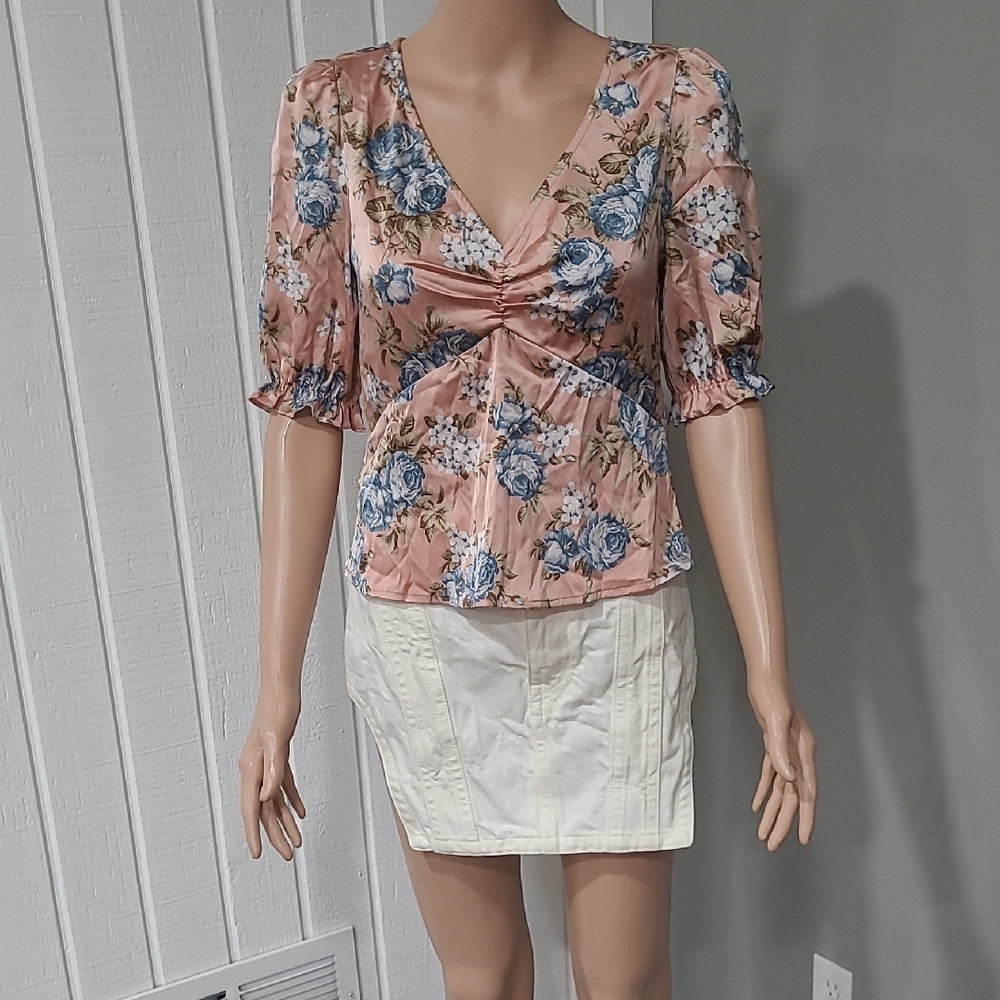 WAYF Floral V-Neck Blouse